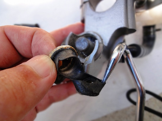 NISSIN マスターシリンダー ブーツ外し