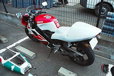 緑野のＴＺＲ２５０（３ＸＶ１） シートカウル交換