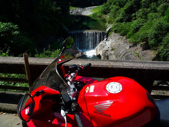 ���ы��i�܂΂₵���傤�j��VFR800