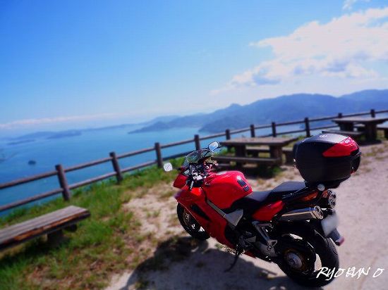VFR800と青い海