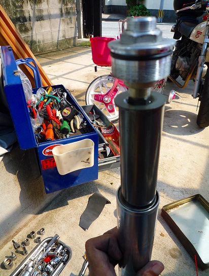 VFR800のフロントフォークを分解
