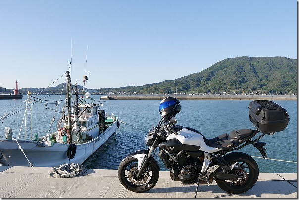 MT-07と糸島の港