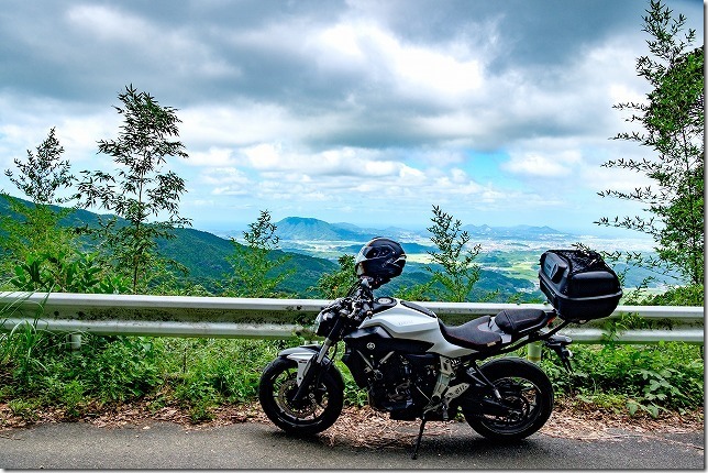 白糸の滝周辺から林道へ（糸島の展望）とバイク（MT-07）
