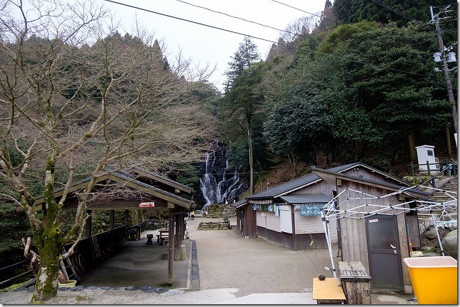 コロナの影響か？ガランとした白糸の滝