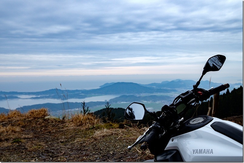 糸島、はろ展望台近くからバイクと展望