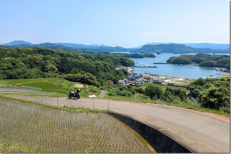 大浦の棚田【棚田の中をバイクで】