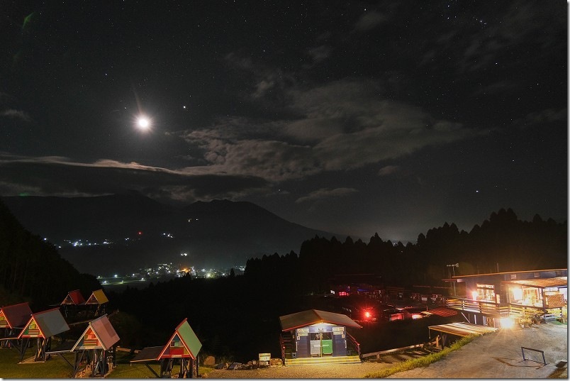 南阿蘇 パワースポットキャンプ場 星空と月、夜の明るさ