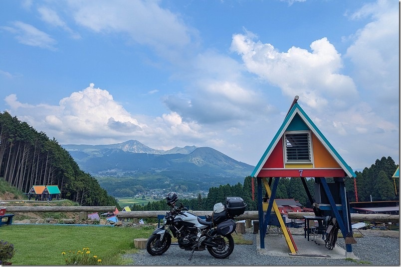 南阿蘇 パワースポットキャンプ場 バイクをロッジへ横付け