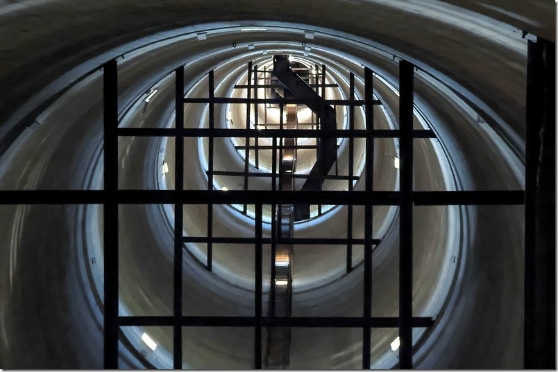 針尾送信所へ【電波塔内を見学】