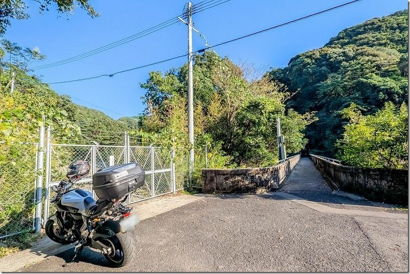 バイク ツーリングで「つがね落としの滝」【トンネルを抜けて滝へ】