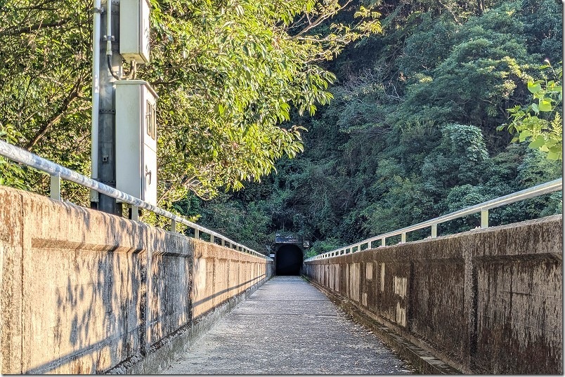 つがね落としの滝【トンネルを抜けて滝へ】