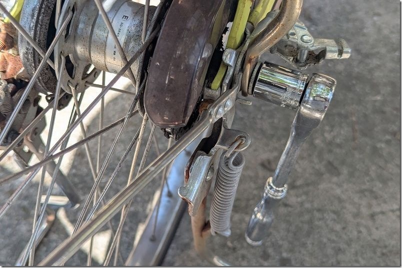 パナソニック 電動アシスタント自転車 右側リアタイヤ周りのナット取り外し パナソニック 電動アシスタント自転車 右側リアタイヤ周りのナット取り外し