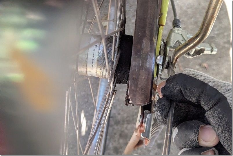 パナソニック 電動アシスタント自転車 右側リアタイヤ フェンダーアーム取り外し パナソニック 電動アシスタント自転車 右側リアタイヤ フェンダーアーム取り外し