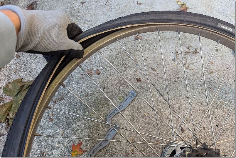 タイヤ・チューブのホイールから取り外し ビートを外す