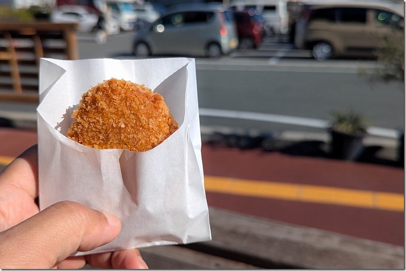 「道の駅 きくすい」に隣接する「肉のさいき」の揚げたてコロッケ