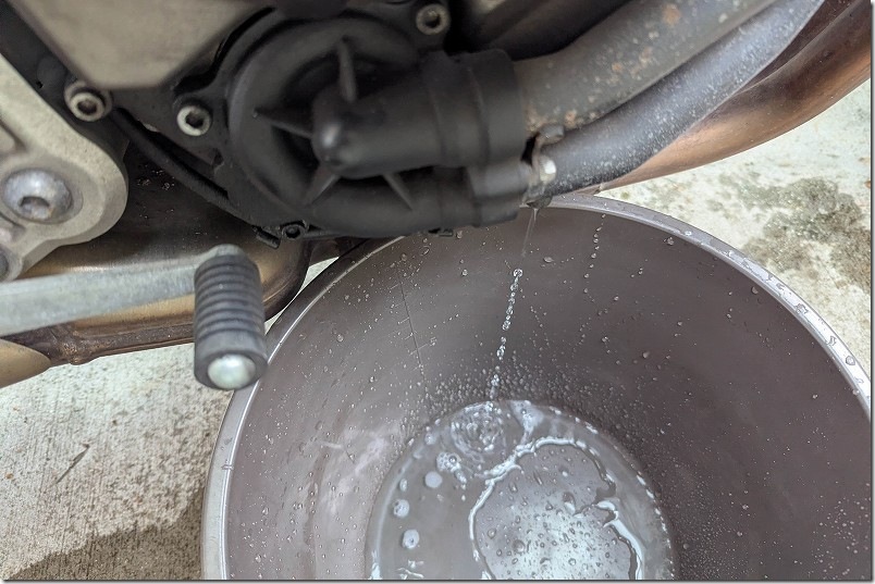 MT-07のクーラント交換方法 ラジエータ等の洗浄、水道水利用