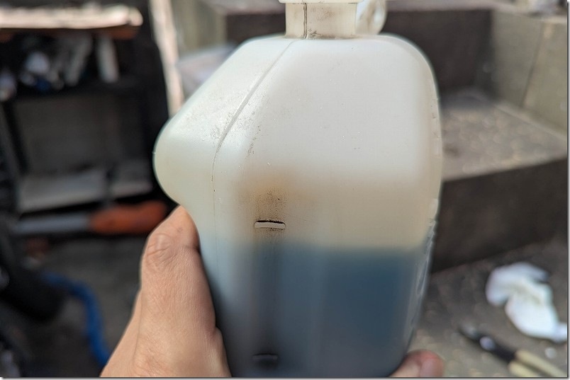 MT-07のクーラント交換方法 クーラントをリザーブタンクに補充