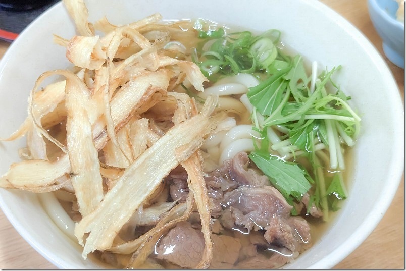 食の駅あきちゃんで馬肉うどんで昼食に！
