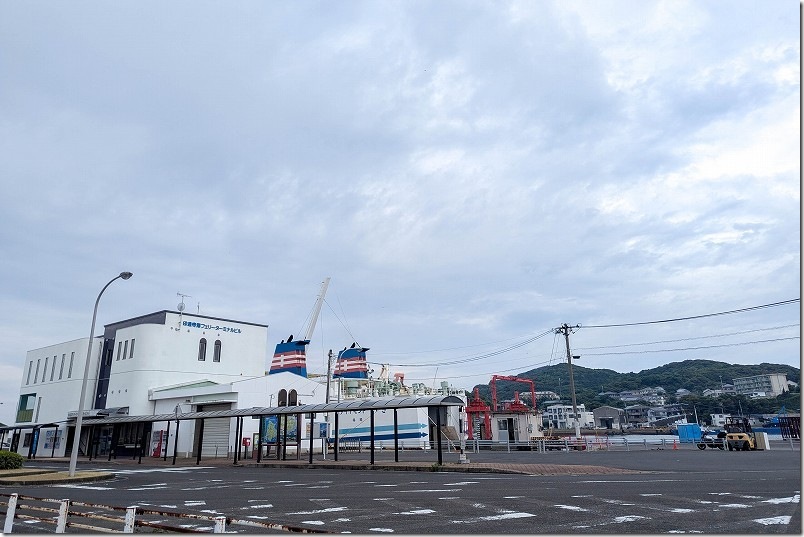 壱岐・印通寺港のフェリーターミナルビルの外観