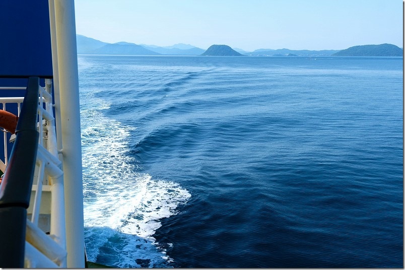 フェリーは高島を抜けて唐津沖に｜ダイヤモンドいき
