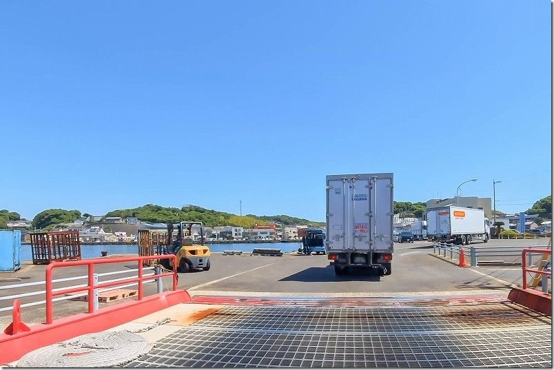 バイクでフェリーから壱岐・印通寺港へ下船