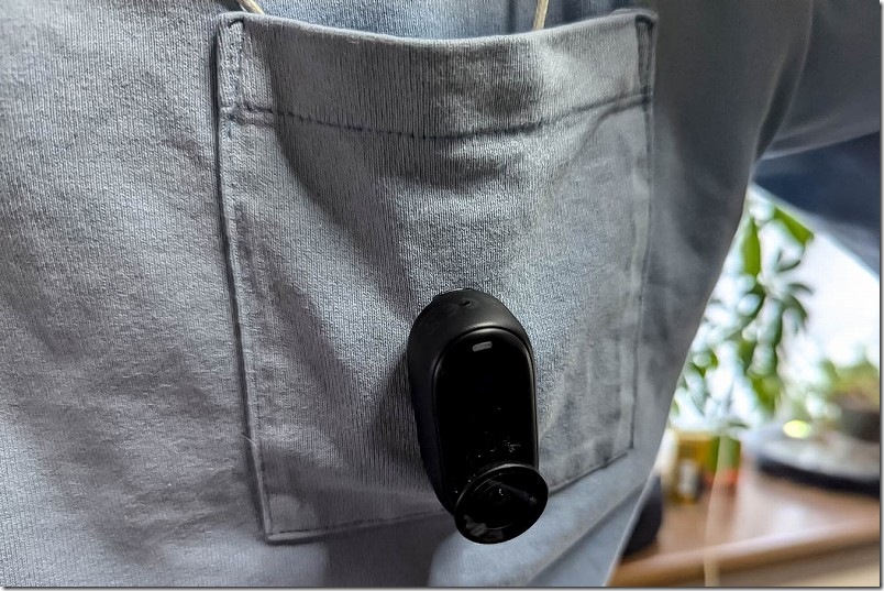 磁気ペンダントをポケットに入れInsta360 GO 3Sを生地越しでくっつけた状態 磁気ペンダントをポケットに入れInsta360 GO 3Sを生地越しでくっつけた状態