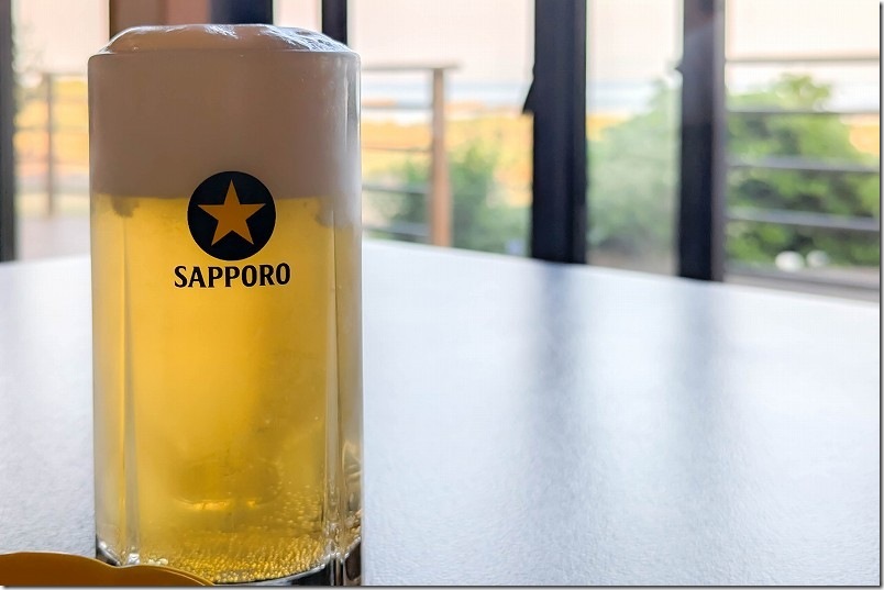繁屋千賀荘へ宿泊｜海を見つつ冷えた生ビール