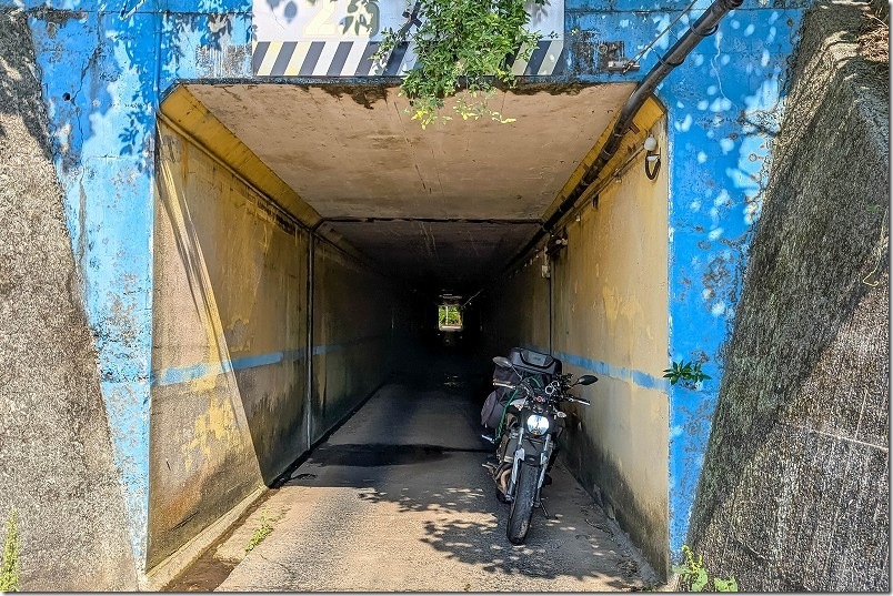 大浜海水浴場へは壱岐空港の下のトンネルを抜ける｜バイクツーリング