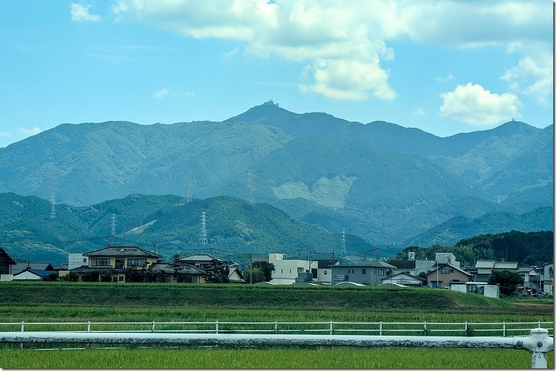 福岡市から見た脊振山｜脊振山頂広場 キャンプ場の場所