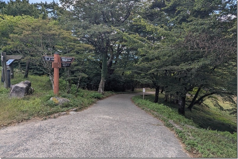 脊振山頂広場 キャンプ場への車の乗り入れ｜降り口