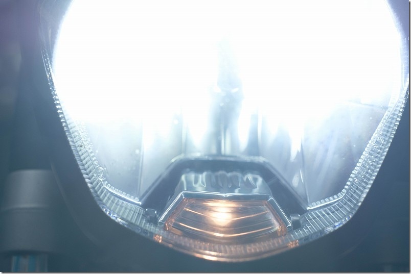 交換前:白熱バルブ|MT-07のポジションランプを交換前後で比較 交換前:白熱バルブ|MT-07のポジションランプを交換前後で比較