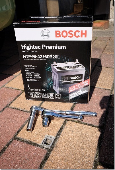 バッテリーはBOSCH,HTP-M-42/60B20L,工具