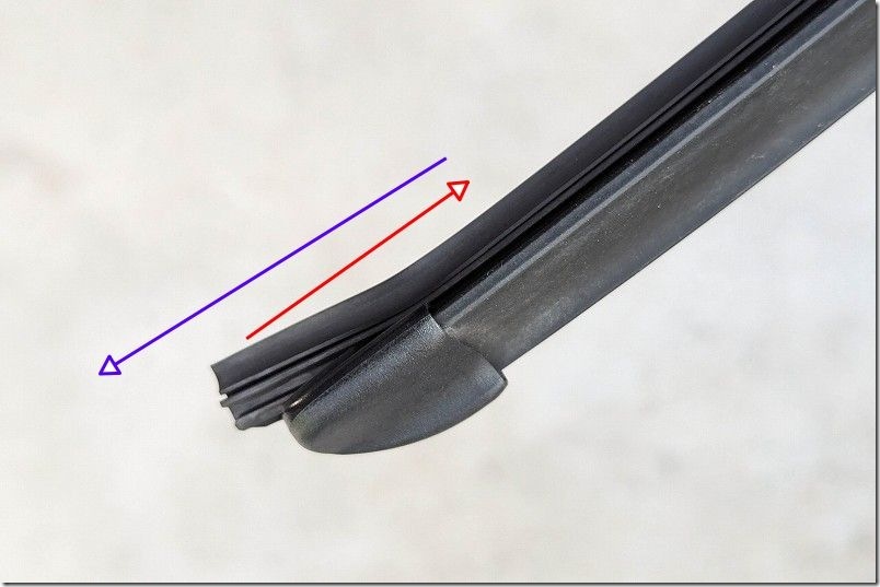フリードハイブリッド GB7のフロントワイパーゴムを交換 ブレードからワイパーゴムを外す